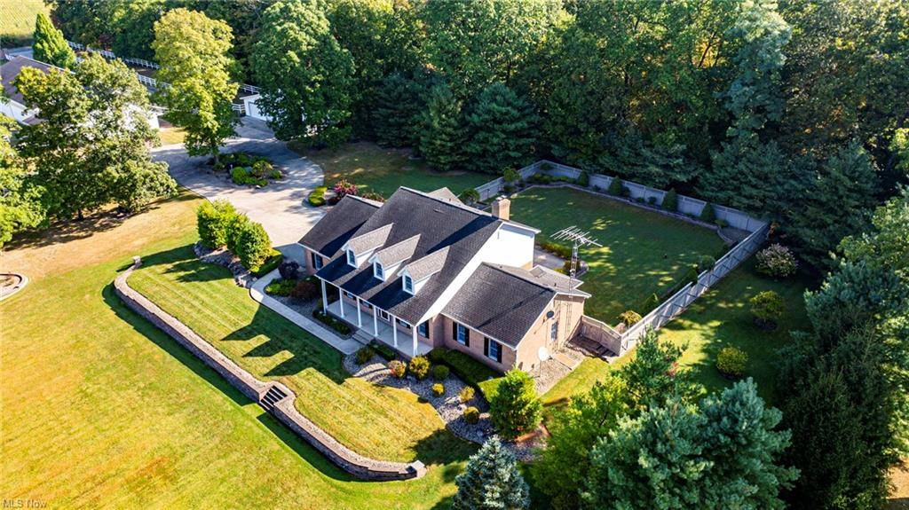 EQUESTRIAN COUNTRY ESTATE WITH CUSTOM HOME & BARN ON BEAUTIFUL PARK-LIKE SETTING - photo 3