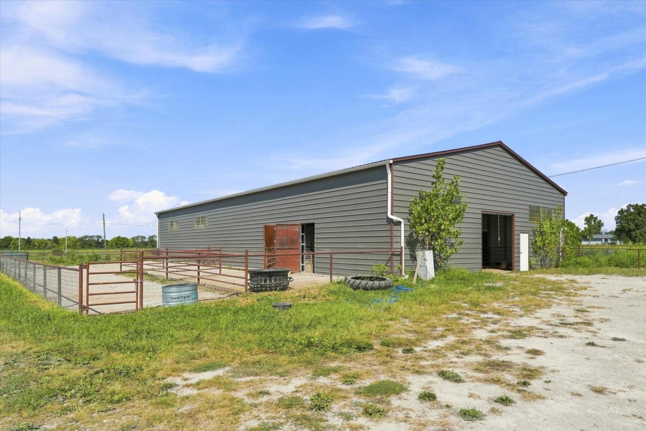 HORSE BARN WITH INDOOR ARENA — BUILT 2022 - photo 3