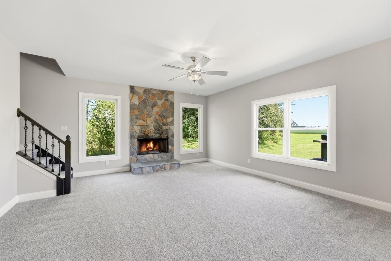 21.49 acres w/ move-in ready home & horse barn - photo 2