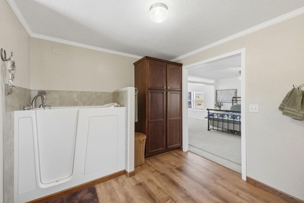 Immaculately Maintained Homestead - photo 10