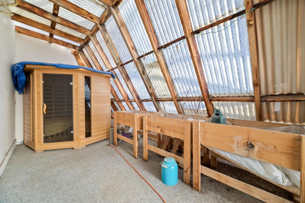 Gorgeous Home,Huge Shop, Perfect Horse Property - photo 19