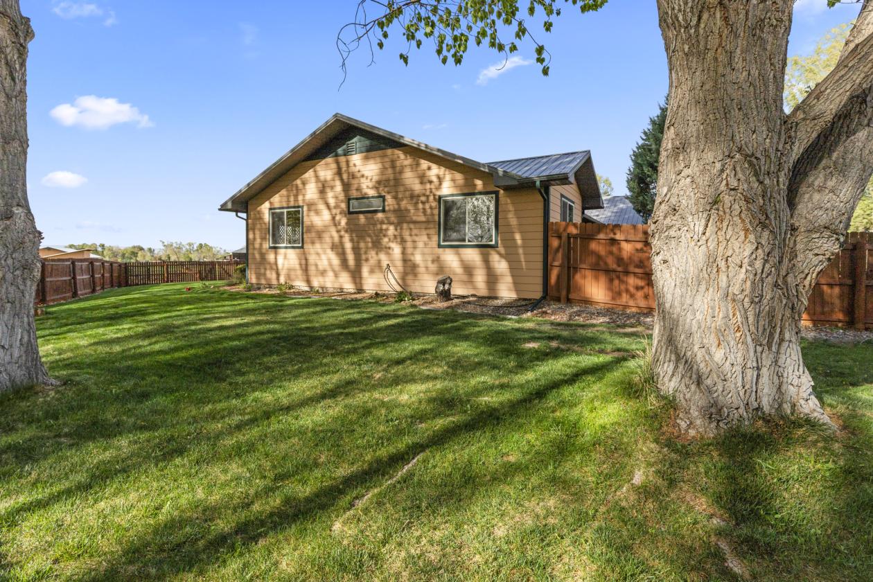Beautiful Spring Creek Mesa Equestrian farm! - photo 5