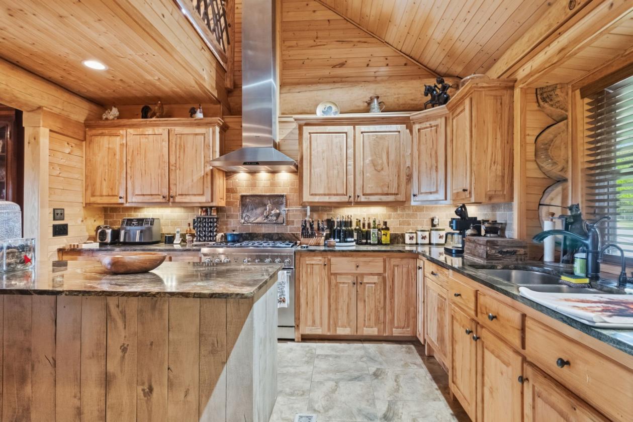15-Acre Horse Farm, 13 Stalls & Pasture, Turnkey - photo 10