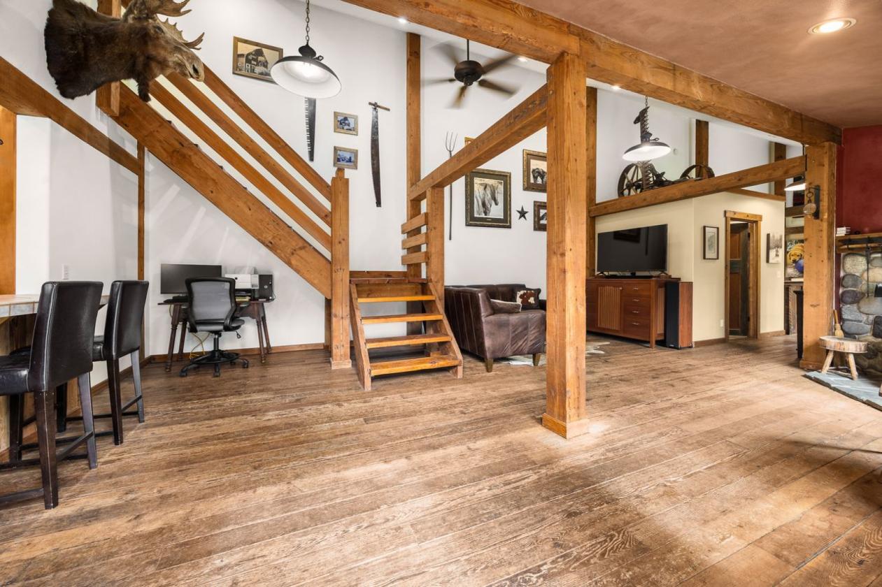 Humble Rustic Equestrian estate - photo 12