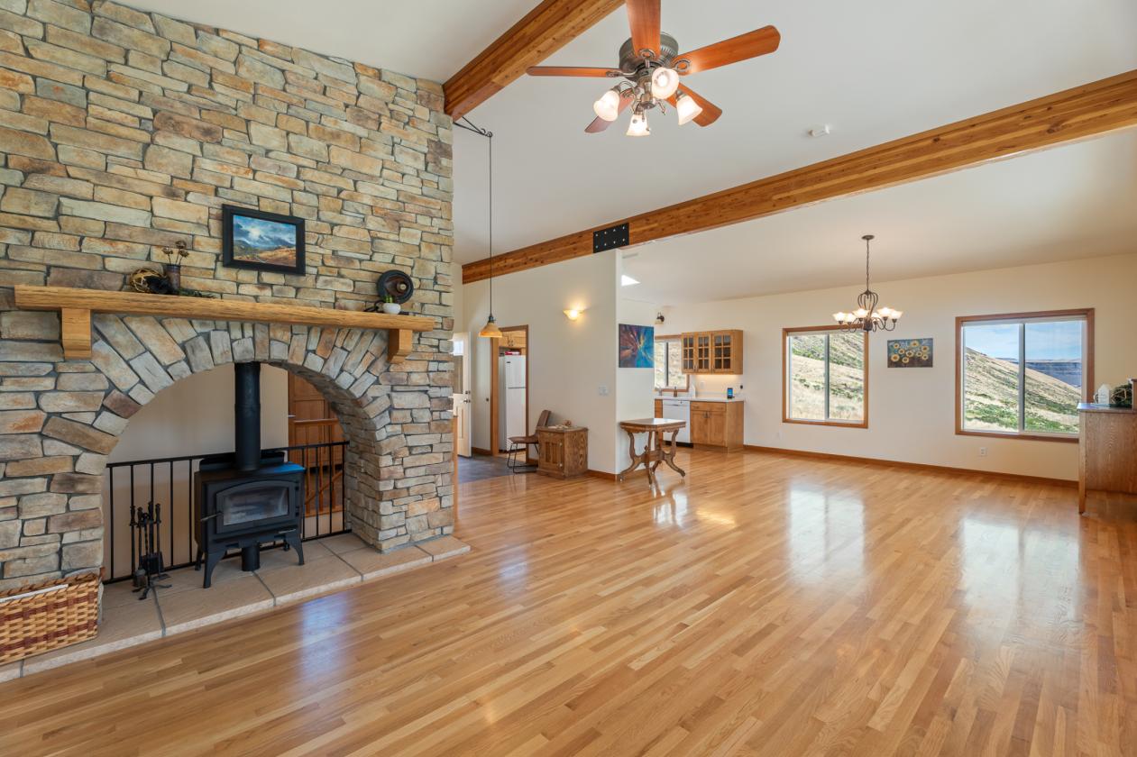 Craftsman Home on 4.66 Acres - photo 5
