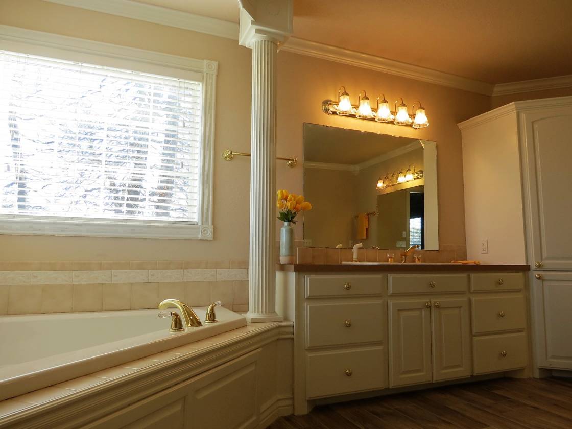 6 .86 Acres & Large, Remodeled Home McAlester, Pittsburg County