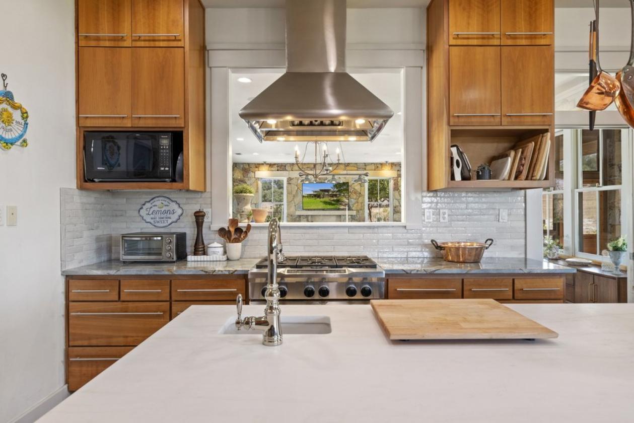Hilltop Retreat - Modern Craftsman Architecture - photo 13