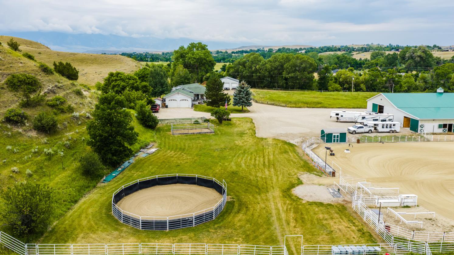 Beautiful horse property with barn & outdoor arena - photo 7