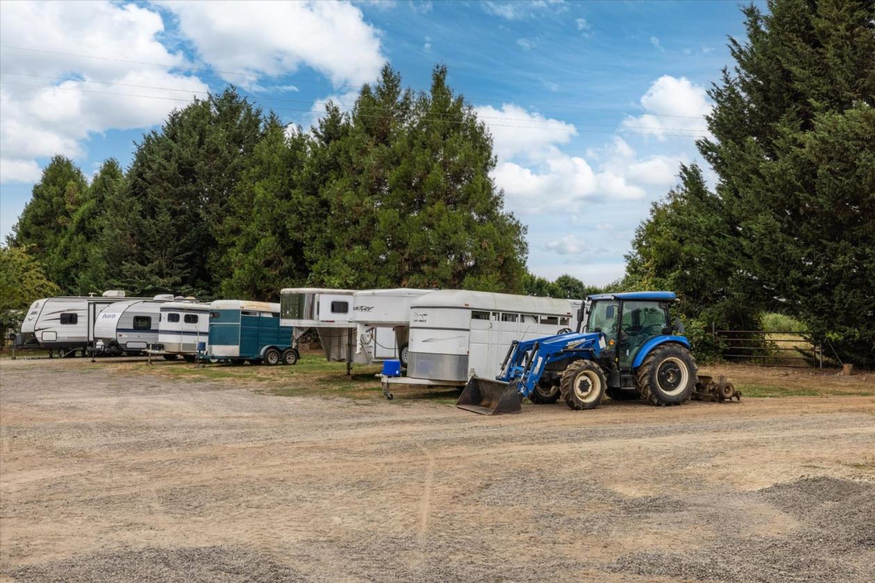 35 Stall Barn with Arena on 20 Acres - photo 22