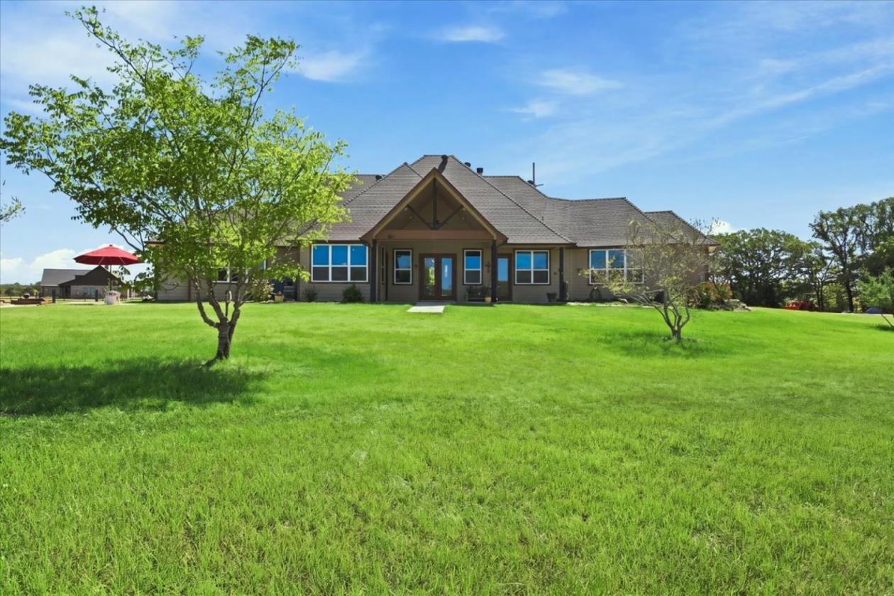 10 AC Horse Property, dual primary bedrooms - photo 24