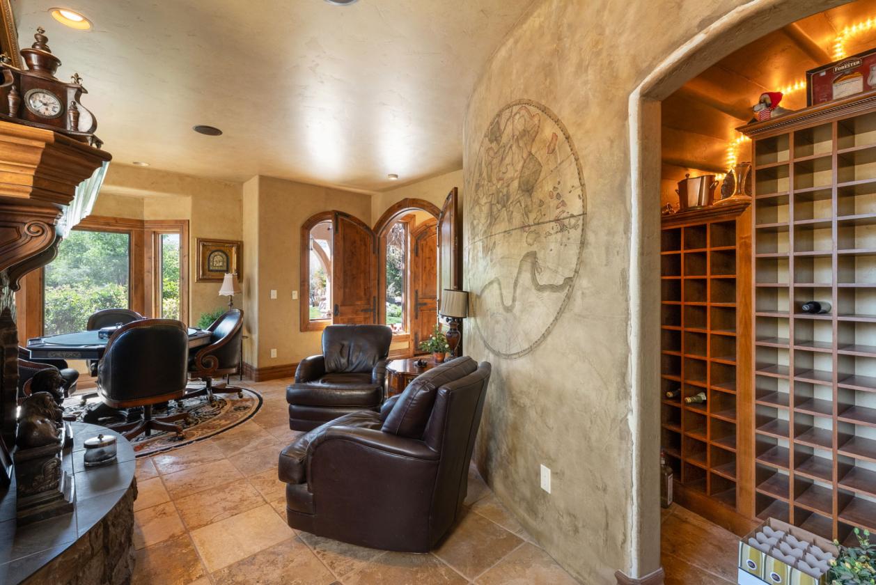 Extraordinary Estate in Pleasant Valley - photo 11