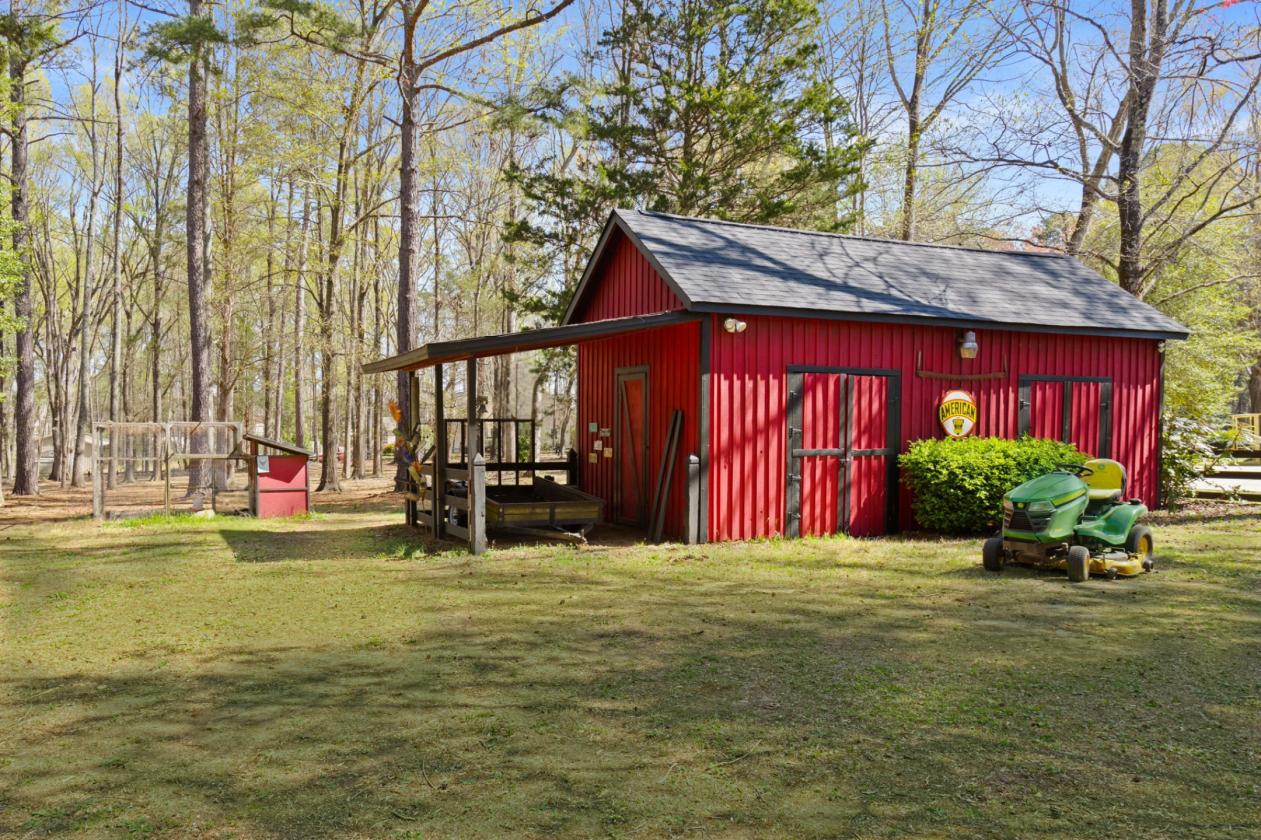 ROUX MANOR | AN EQUESTRIAN ESTATE & MINI FARM - photo 7