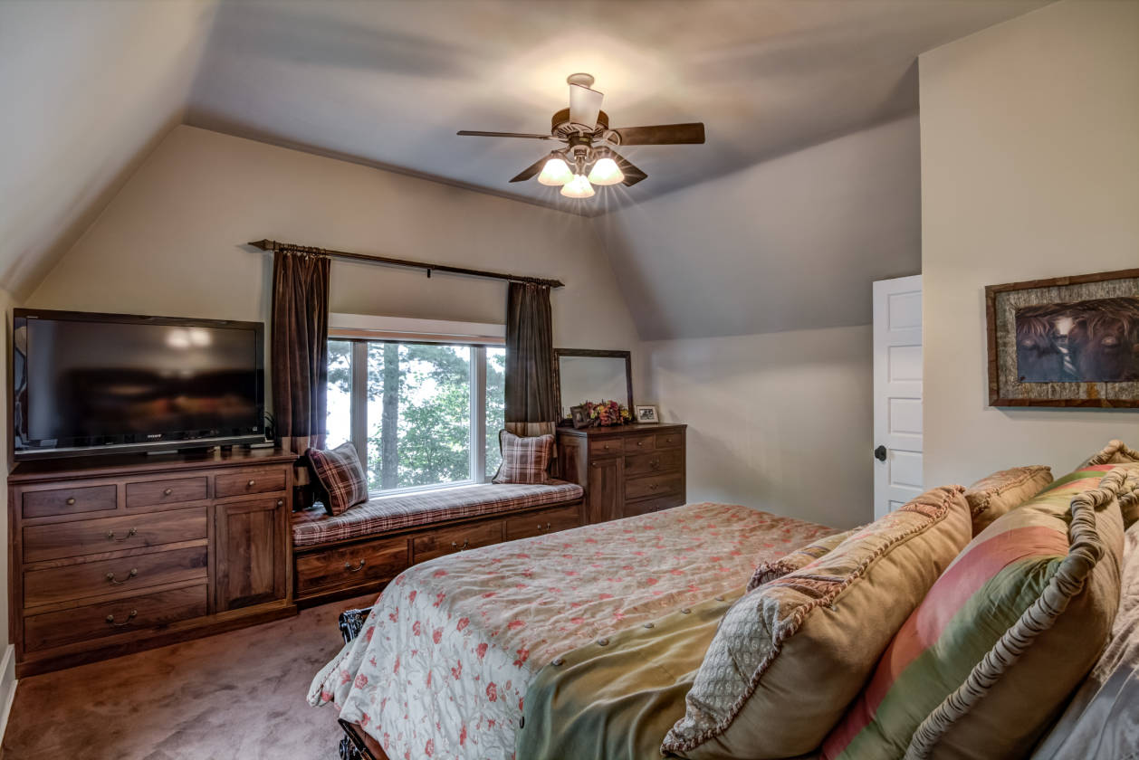 PRICE REDUCED!Luxury, ONEOFAKIND, estate!! 28+ acres on Beautiful