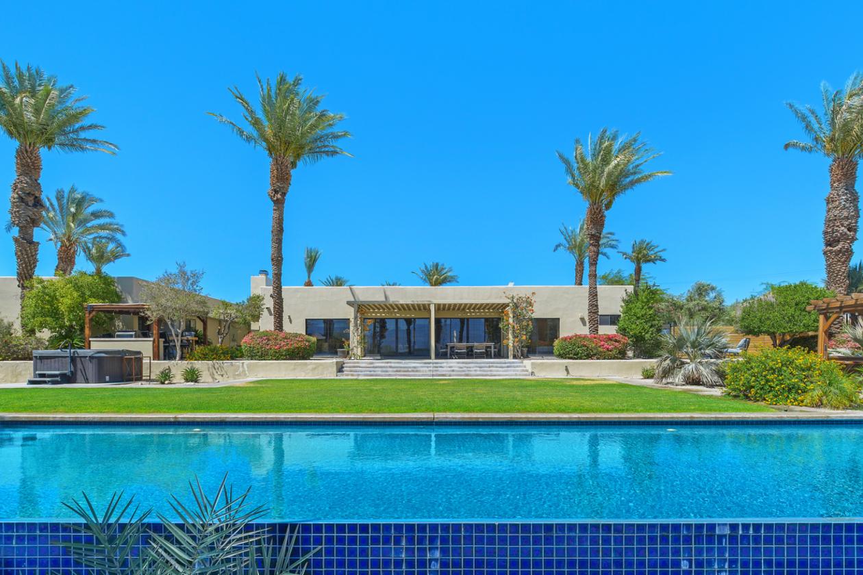Gated Equestrian Estate with Arena & 4-Stalls - photo 2