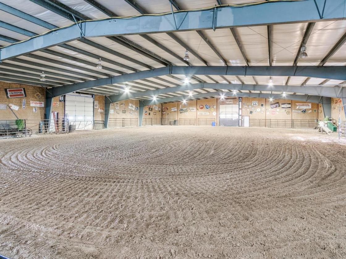 Rustic Elegance Meets Ultimate Equestrian Retreat - photo 5