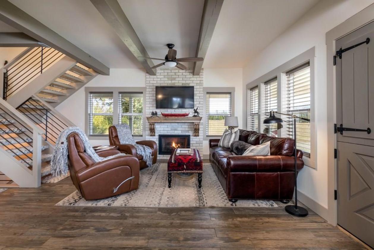 Spectacular Horse Property with HUGE barn - photo 3