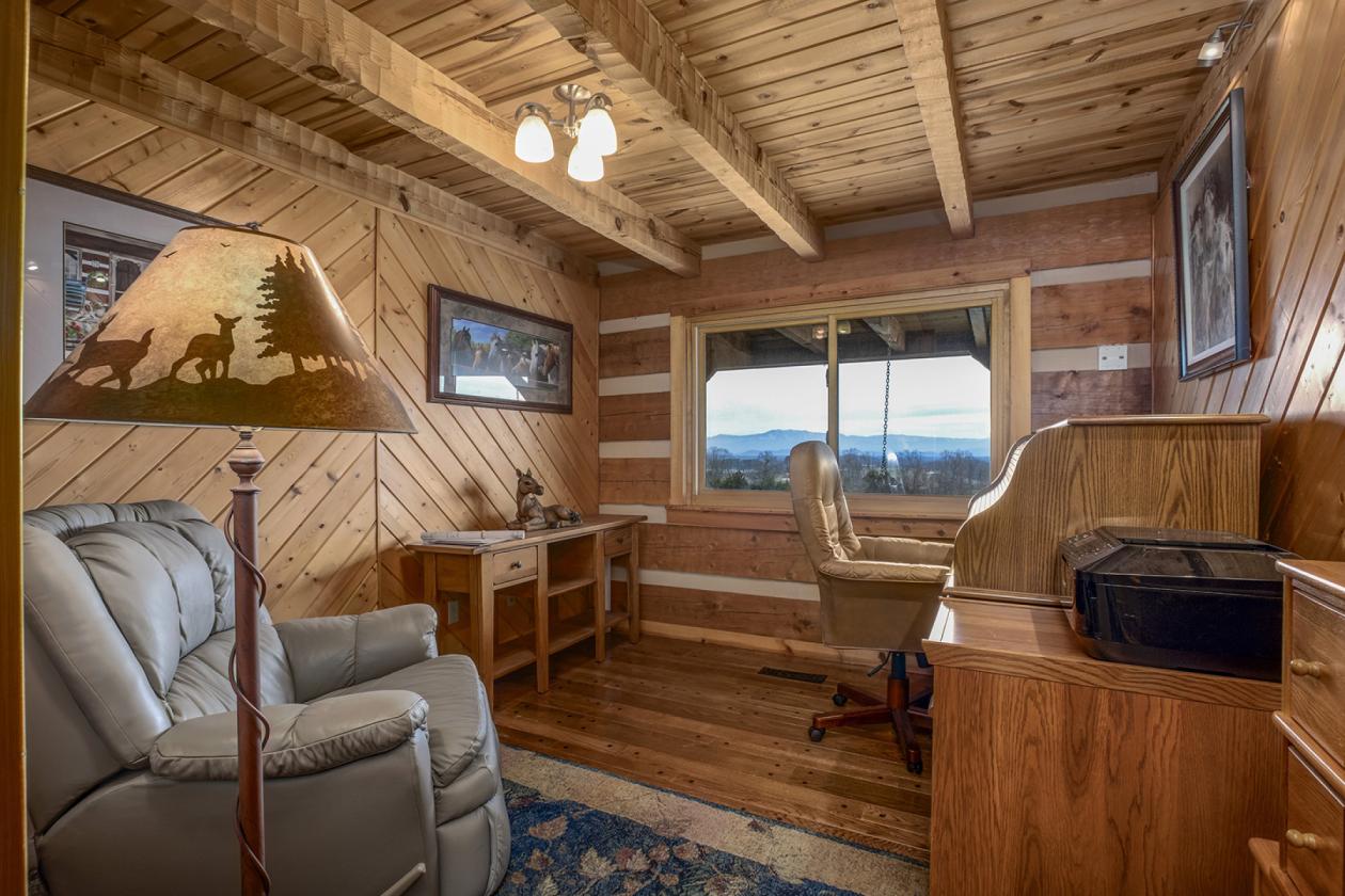 Beautiful log home on 33.95 acres - photo 18