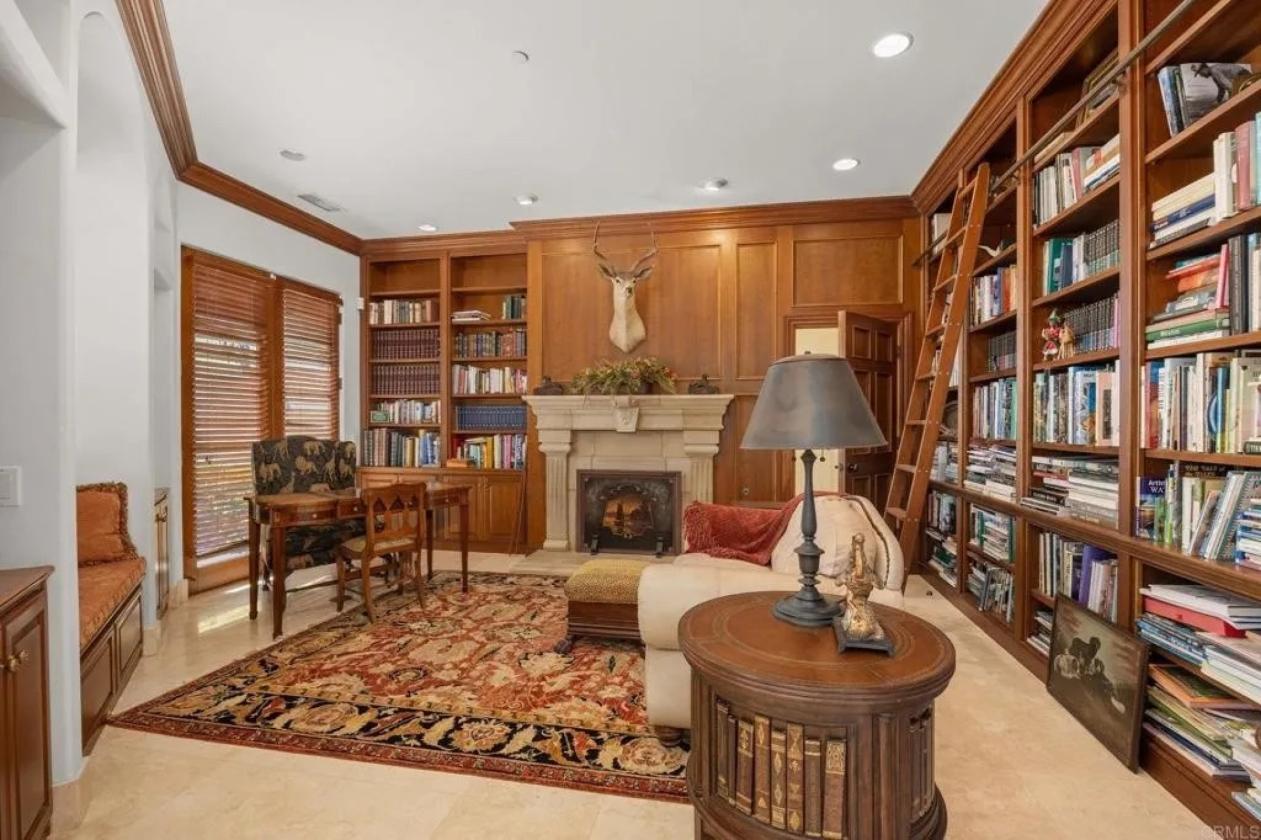 Italian Villa in Prestigious Equestrian Community - photo 13