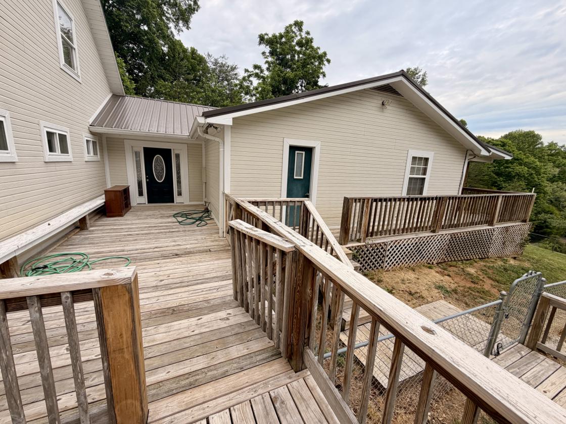 Custom Home On 271.28 Acres - photo 6
