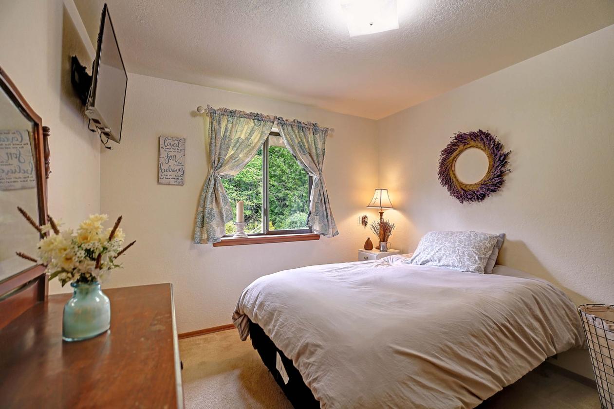 Pacific Northwest Retreat on 30 Private Acres - photo 13