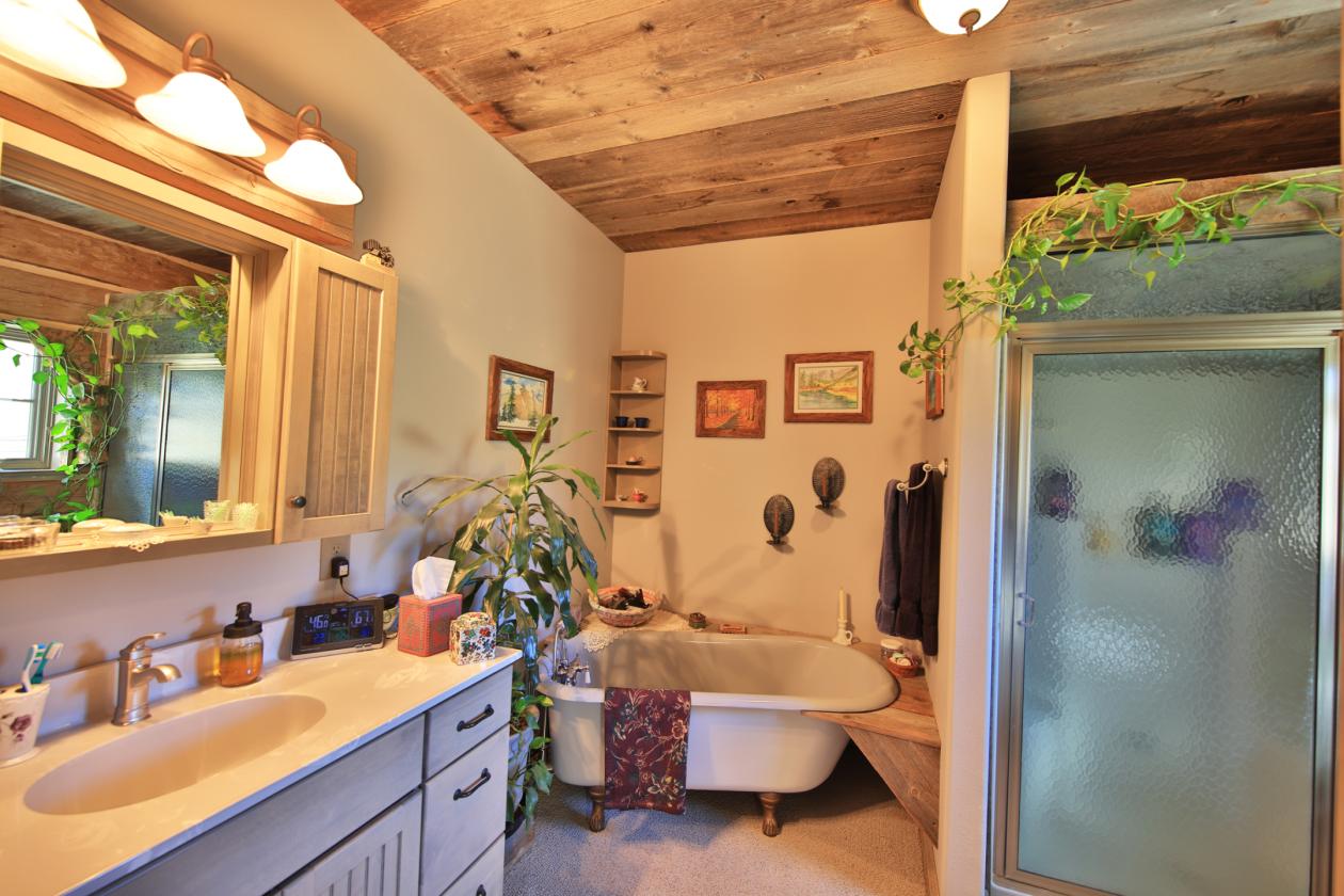 Log Home w/ Equine Facilities & Irrigated Hay Ground - photo 15