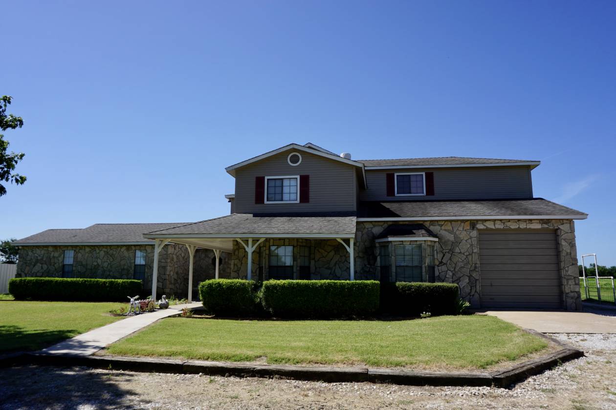 8 Beautiful Acres Ready for Horses Whitesboro, Grayson County, Texas