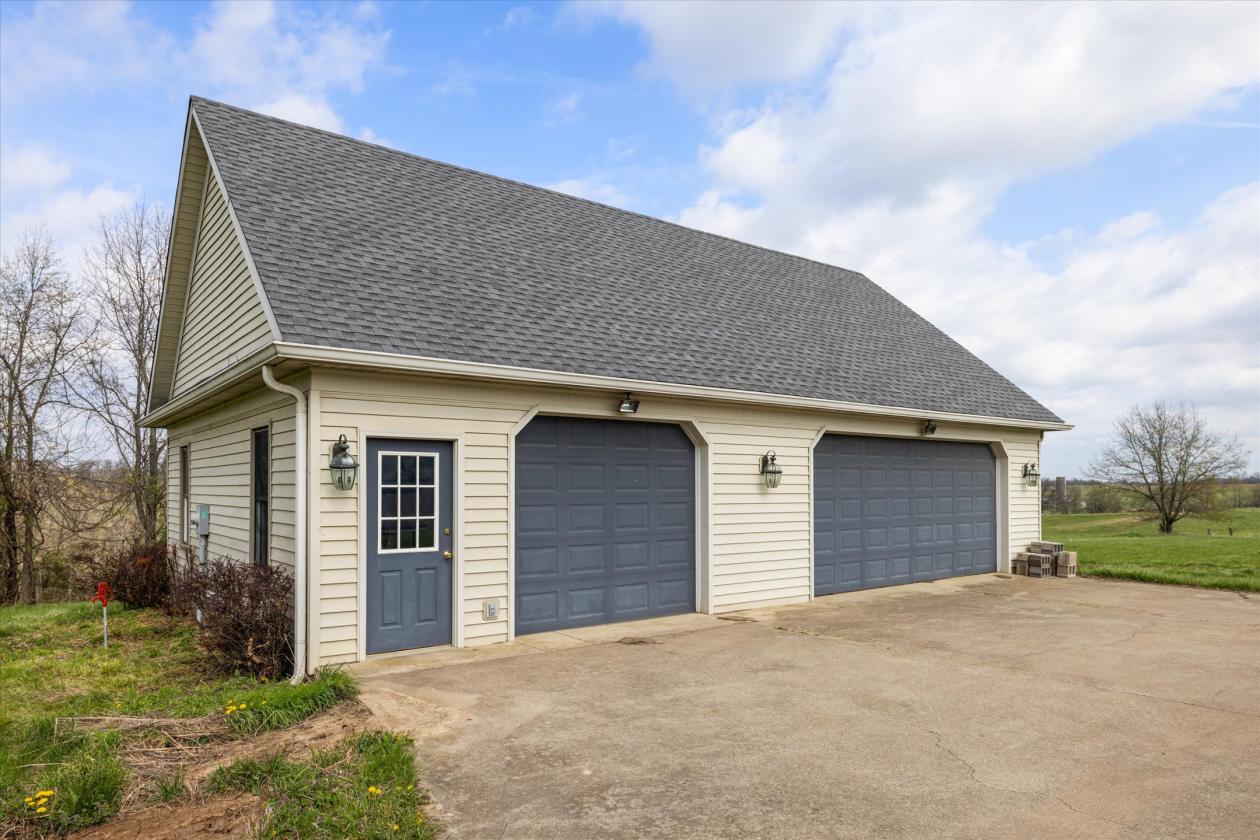 Turn-Key Equestrian Estate With Indoor Arena - photo 7
