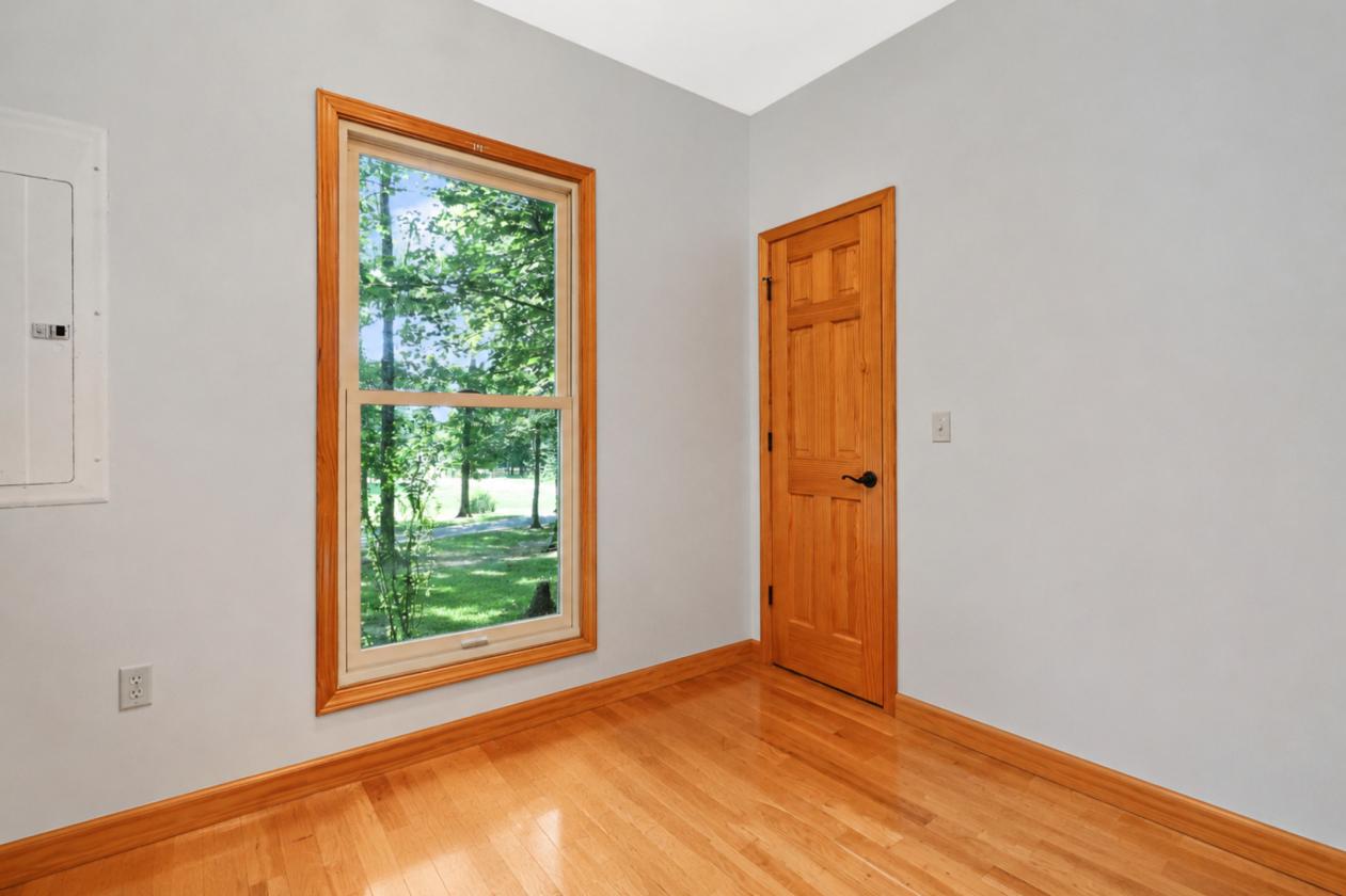 Spacious Cabin in BSF Equestrian community - photo 26
