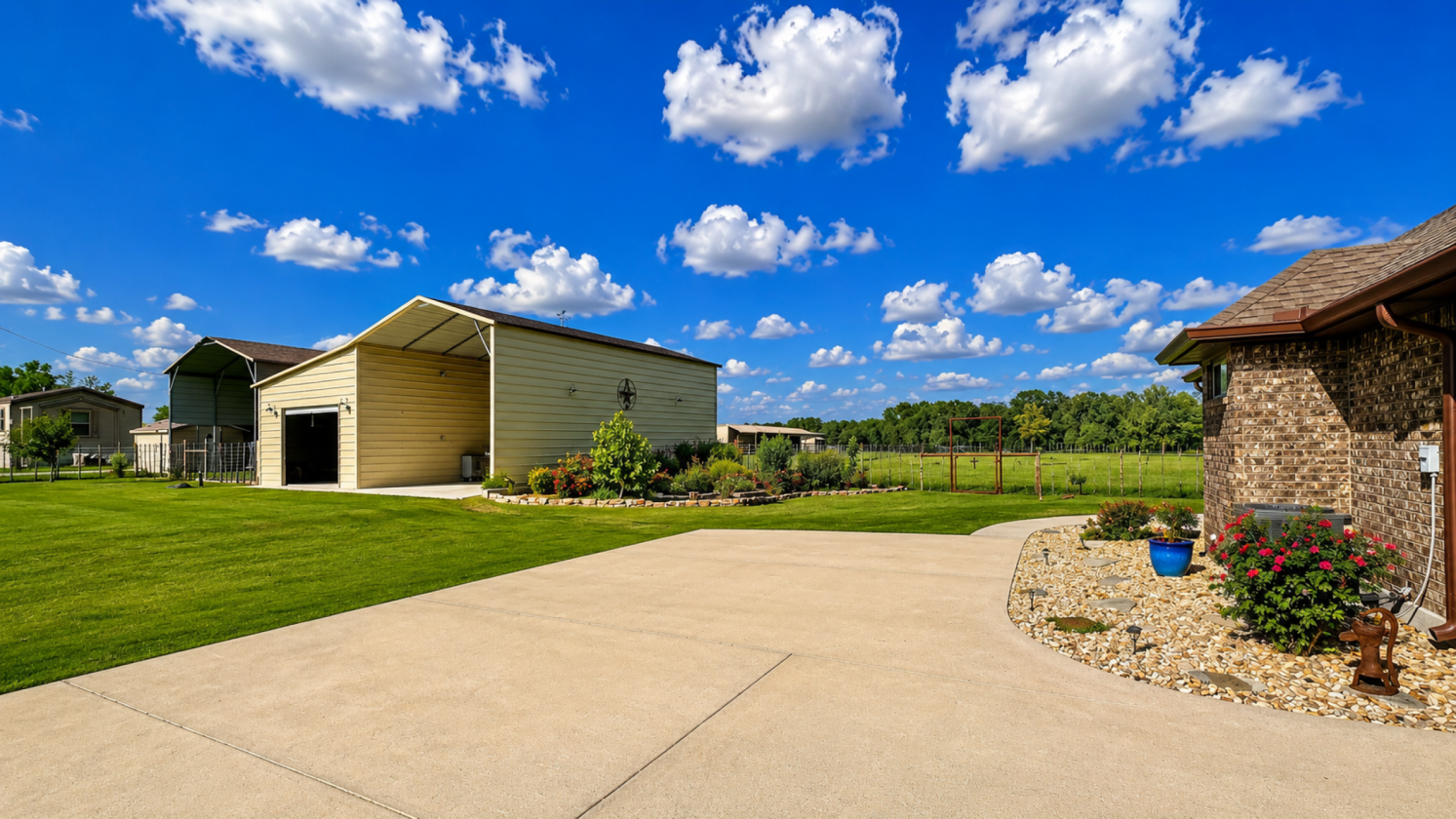 Turnkey 9.58 Acre Equine Facility - 2 Homes - photo 2
