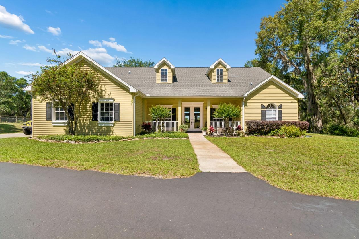 17 acre horse farm HIGH AND DRY with arena & barn - photo 4
