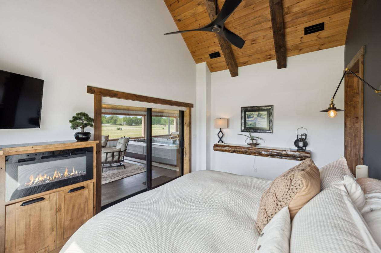 Private Estate with Barndominium - Horse Haven! - photo 18