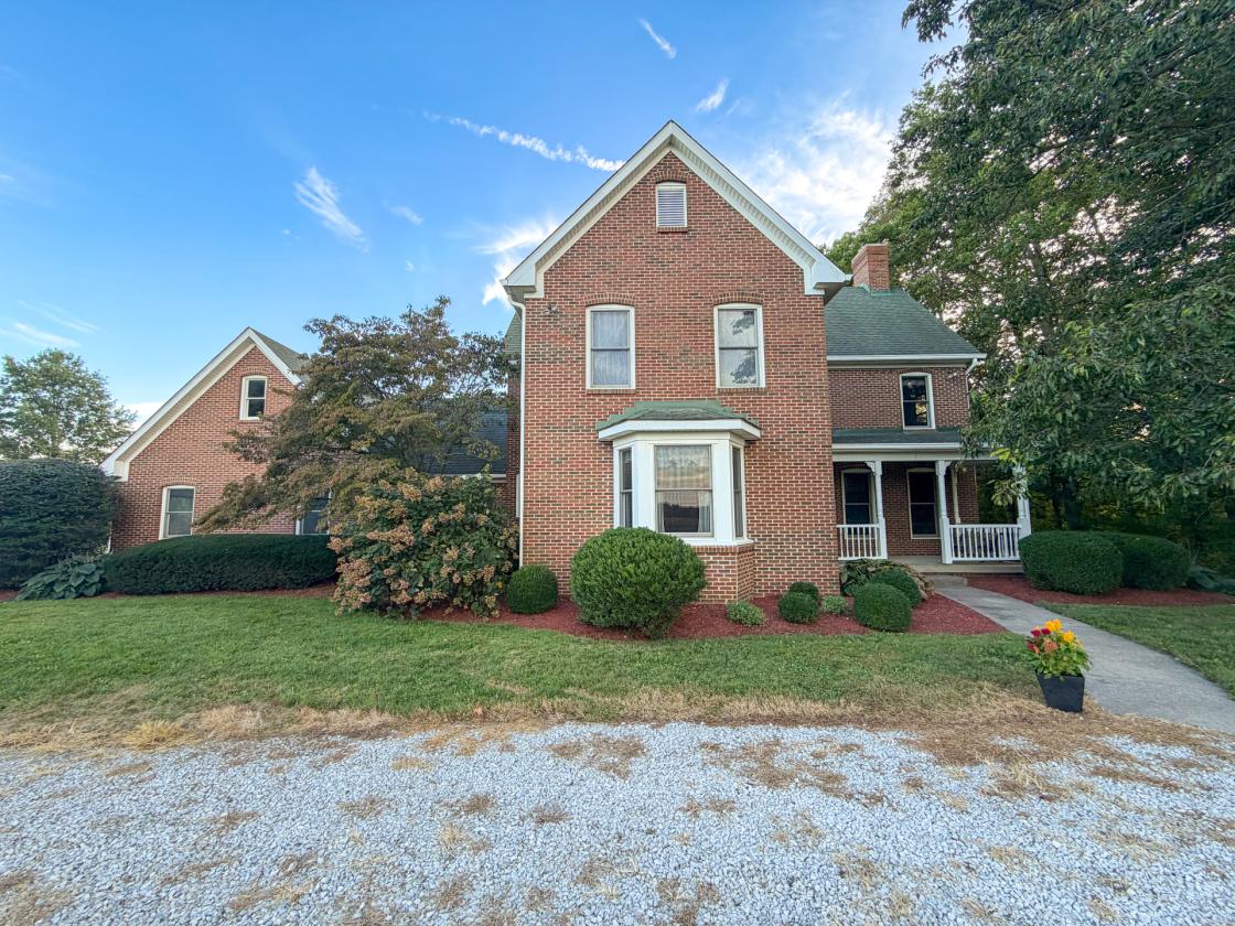 Beautiful Horse property nestled on 20 acres - photo 8