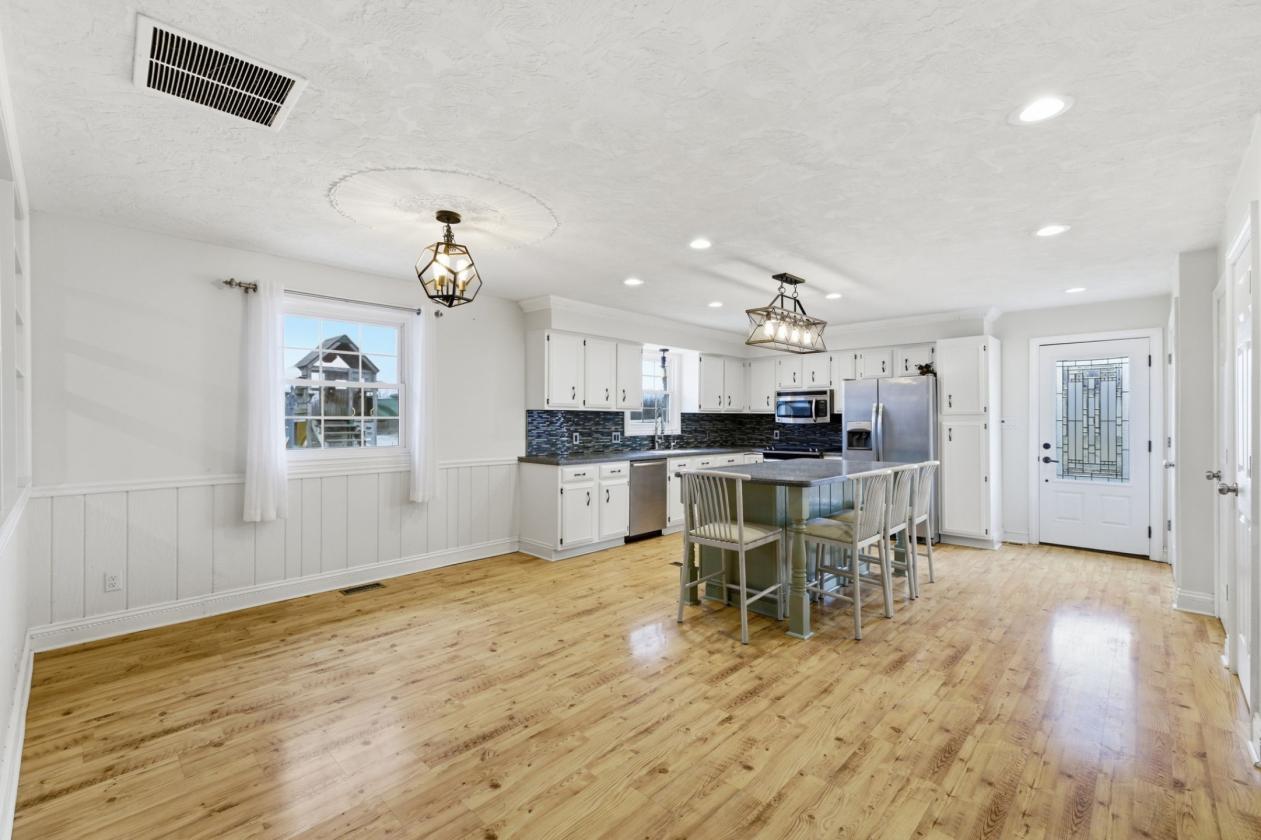 Private horse property with a modern touch! - photo 19