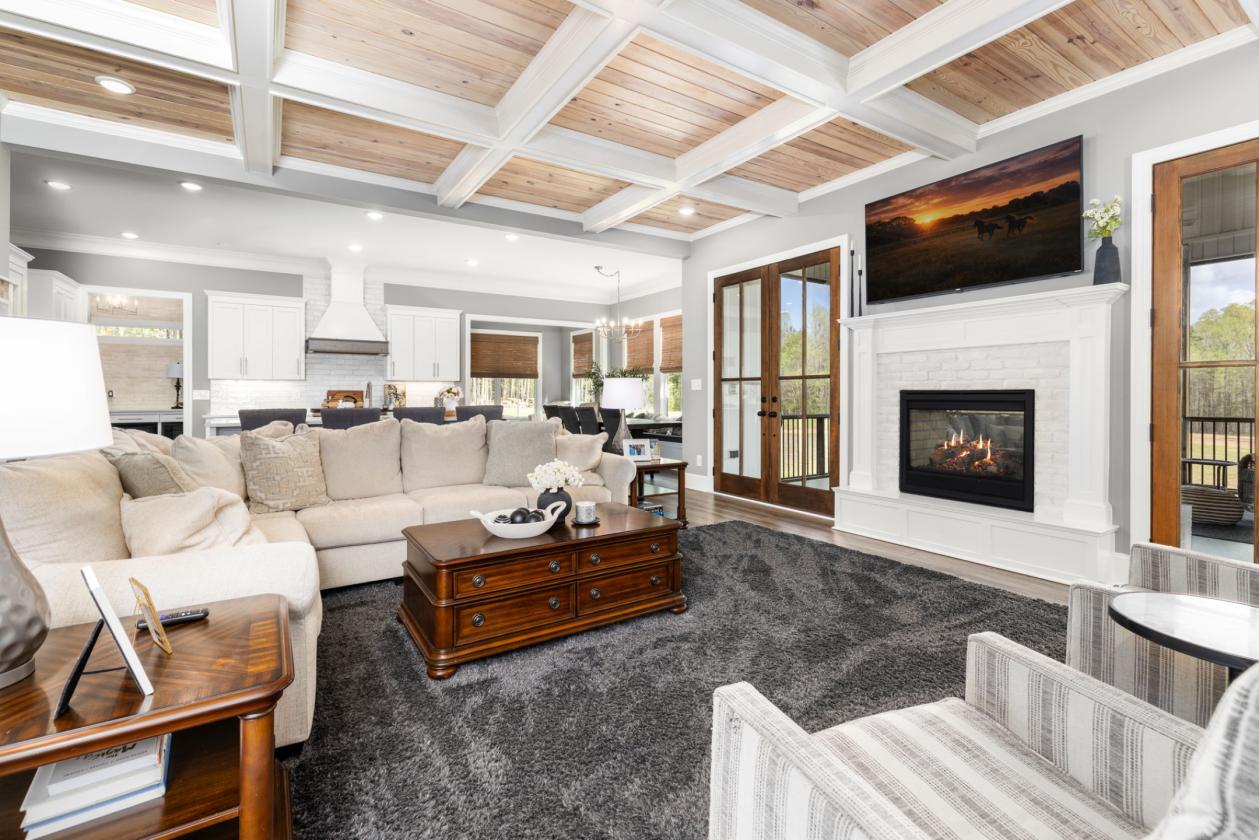 Luxury Farmette with 4 Stall Horse Barn & Arena - photo 6