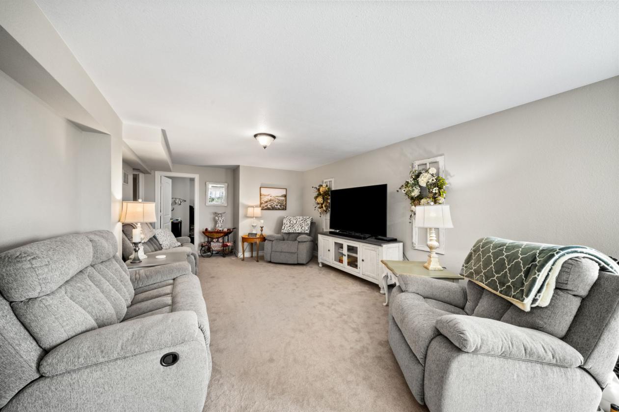 Pikes Peak Views & Horse-Ready Living - photo 18