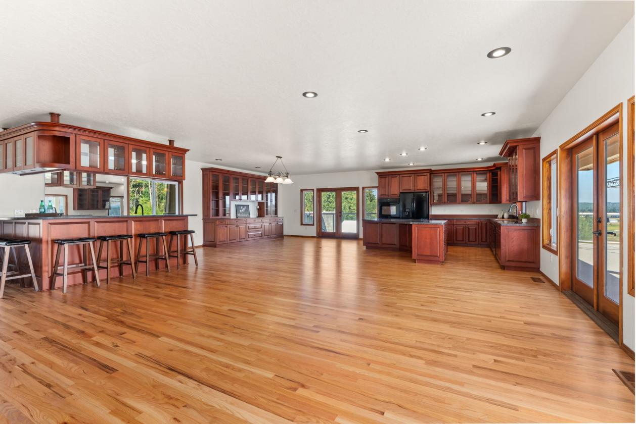 9.7-Acre Country Estate with Pasture & Shops - photo 5
