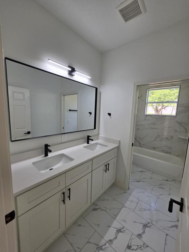 MODERN EQUESTRIAN RETREAT WITH SWEEPING PASTURE VI - photo 15