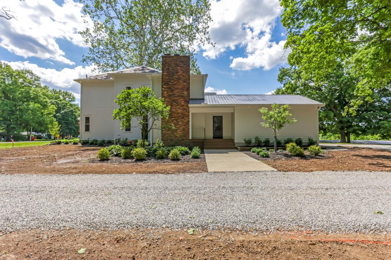 Restored 1885 Italianate Farmhouse on 7 Acres - photo 7