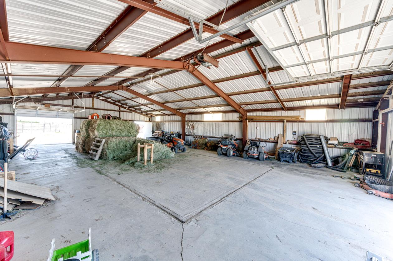 Horse Property & Multi-Generational living! - photo 7