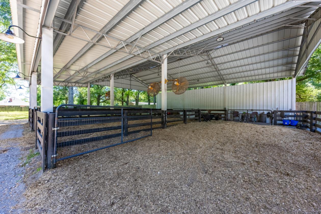 Equestrian Paradise - 5 Acres • Barn • Cross Fenced - photo 6