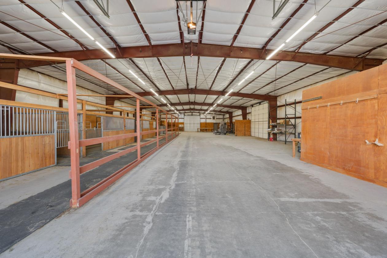 Turnkey equestrian estate w/3 homes and 360 views - photo 7