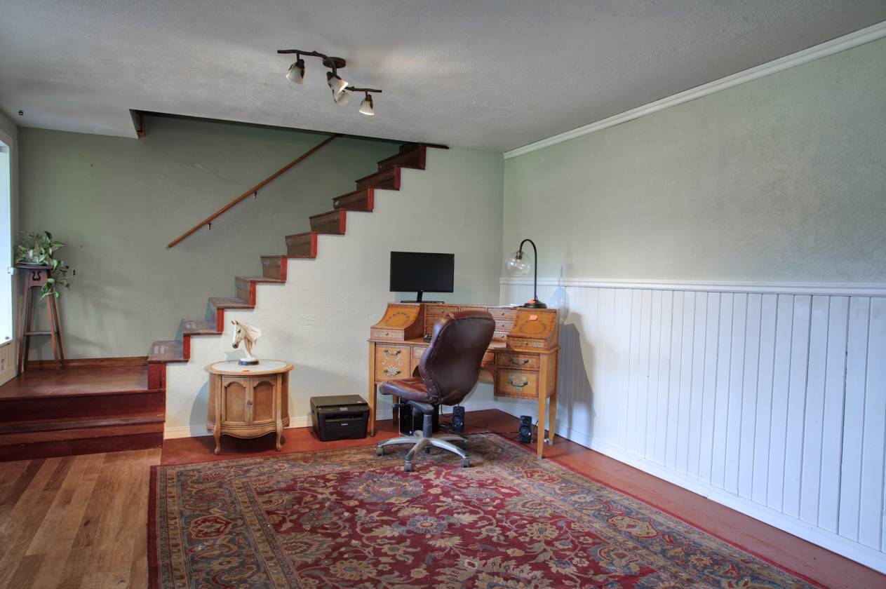 !0 Acre Horse Property with Country Home in Rathdrum N... Rathdrum