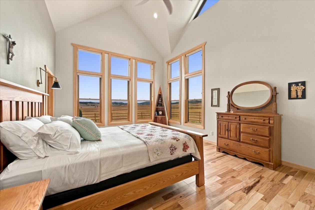 Bring Horses to gorgeous views and custom home! - photo 16