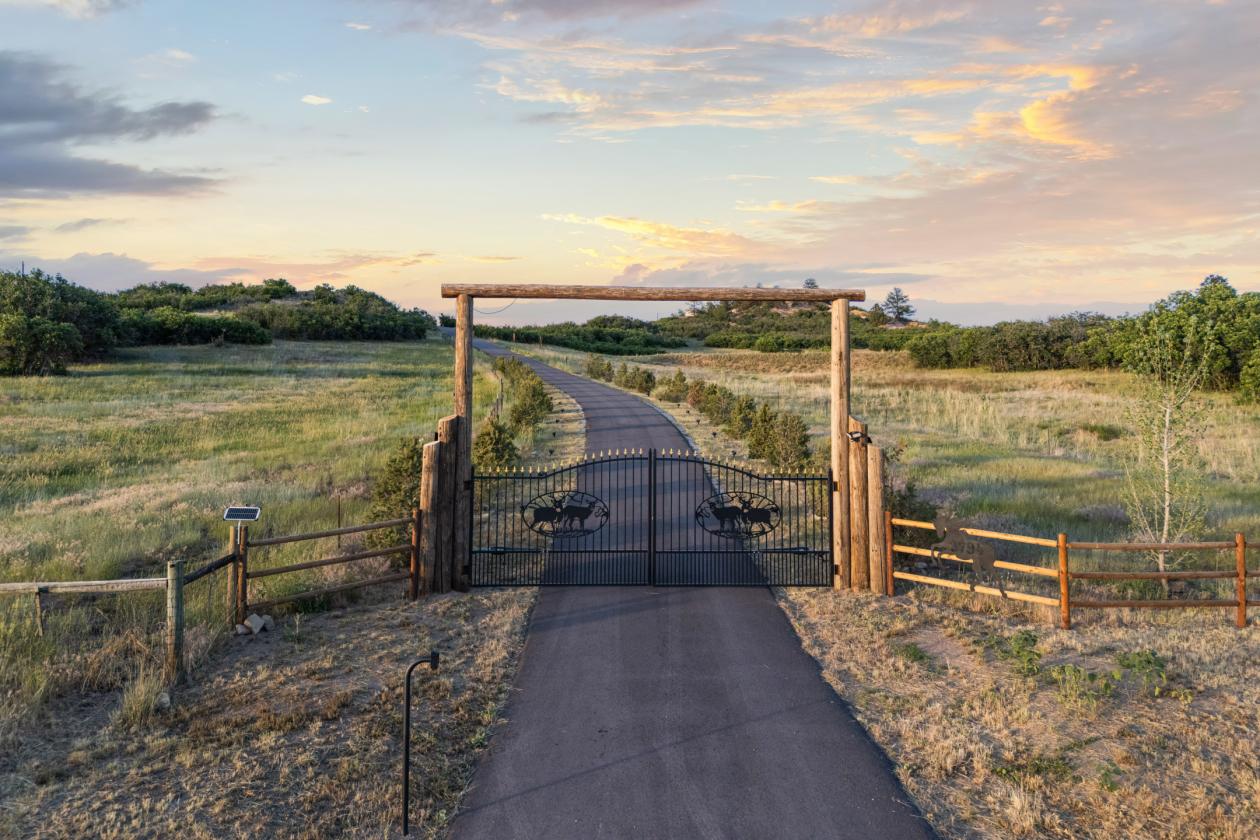 A Luxurious Equestrian Mountain View Estate! - photo 26