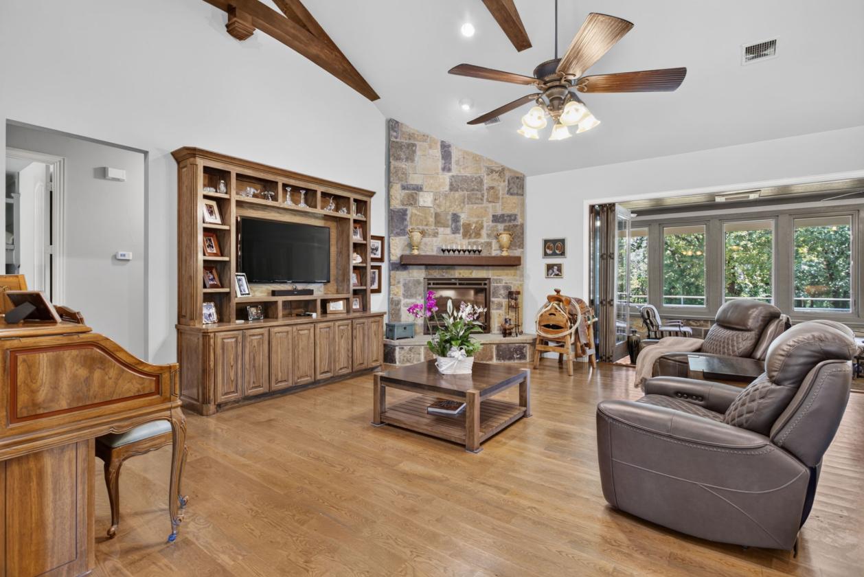 Home on 5 acres Near Chisolm Trail Tollway - photo 4