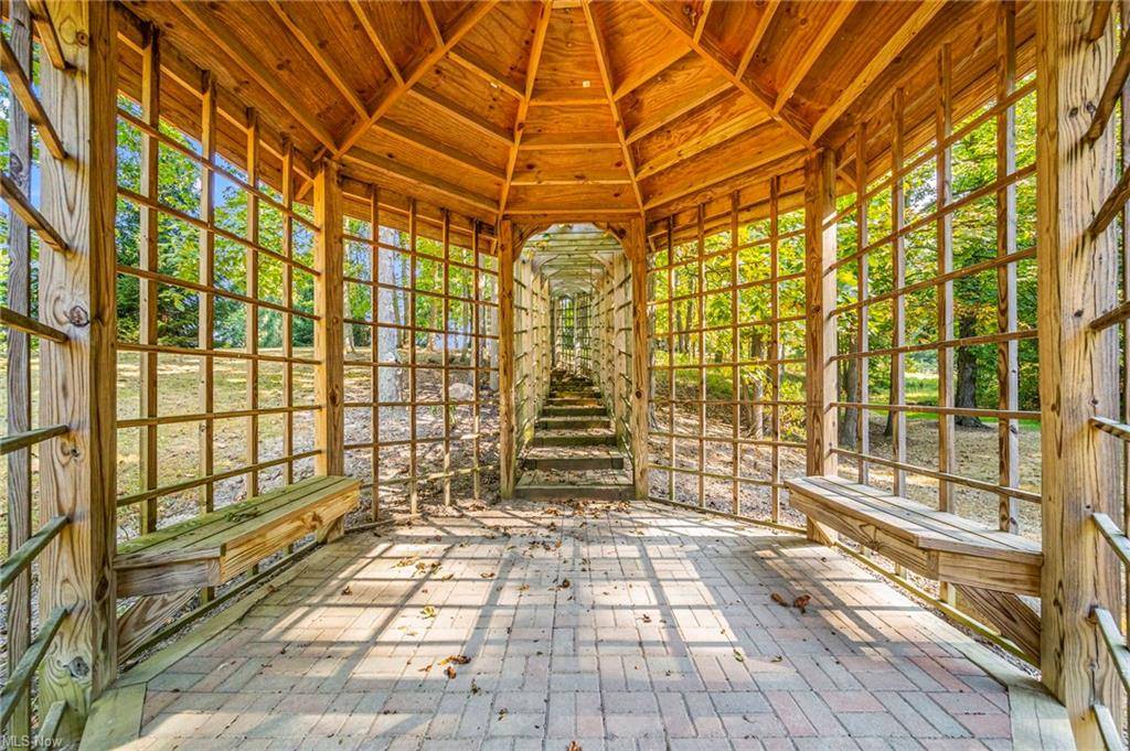 EQUESTRIAN COUNTRY ESTATE WITH CUSTOM HOME & BARN ON BEAUTIFUL PARK-LIKE SETTING - photo 16