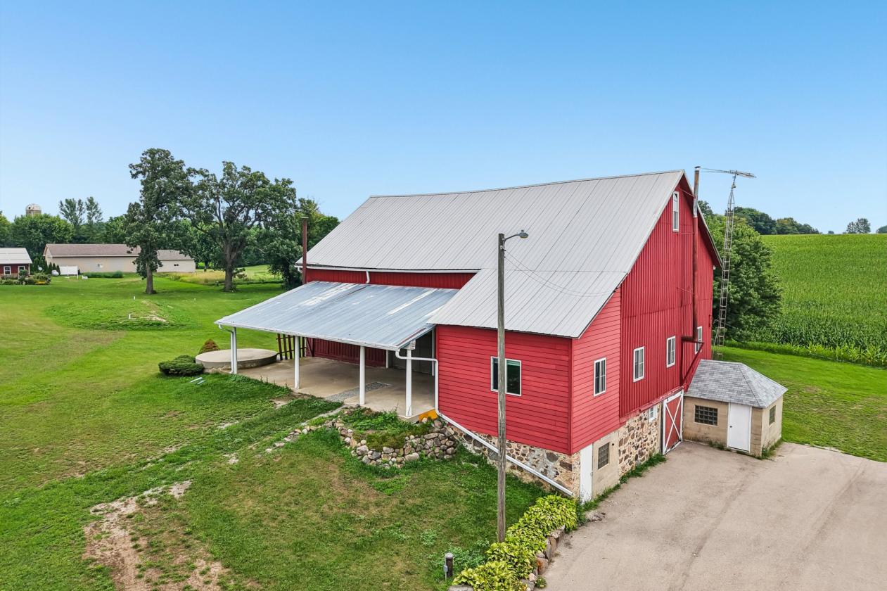 Farmette on 3+ Acres - photo 4