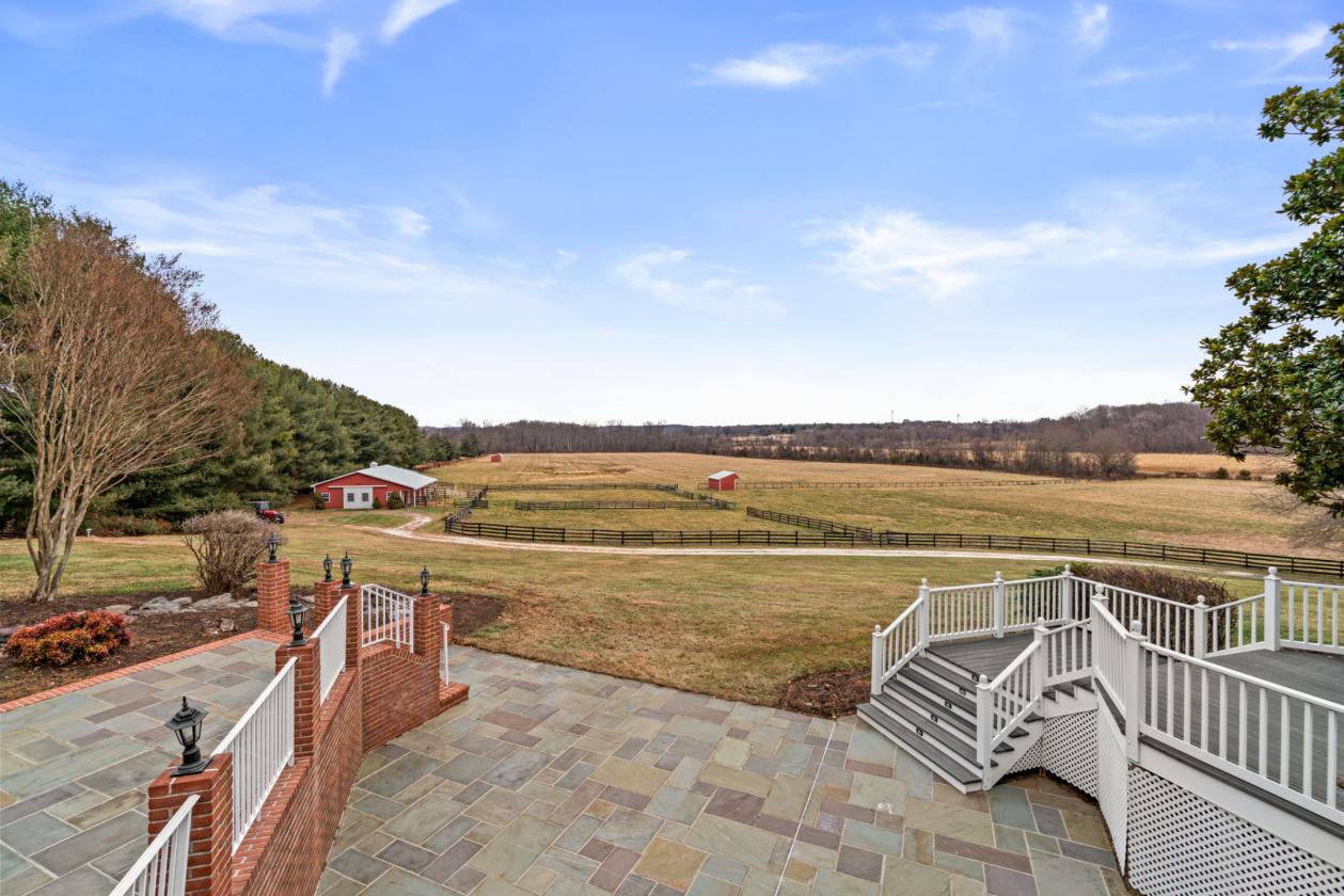 94 ACRES - 2 POLE BARNS - LUXURY ESTATE - photo 18