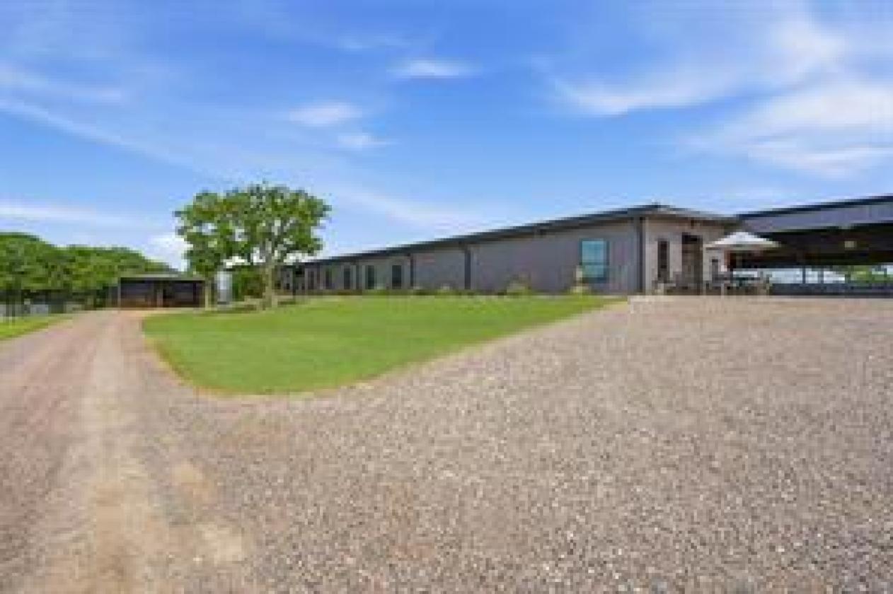 Exceptional Turn Key Equestrian Facility - photo 6