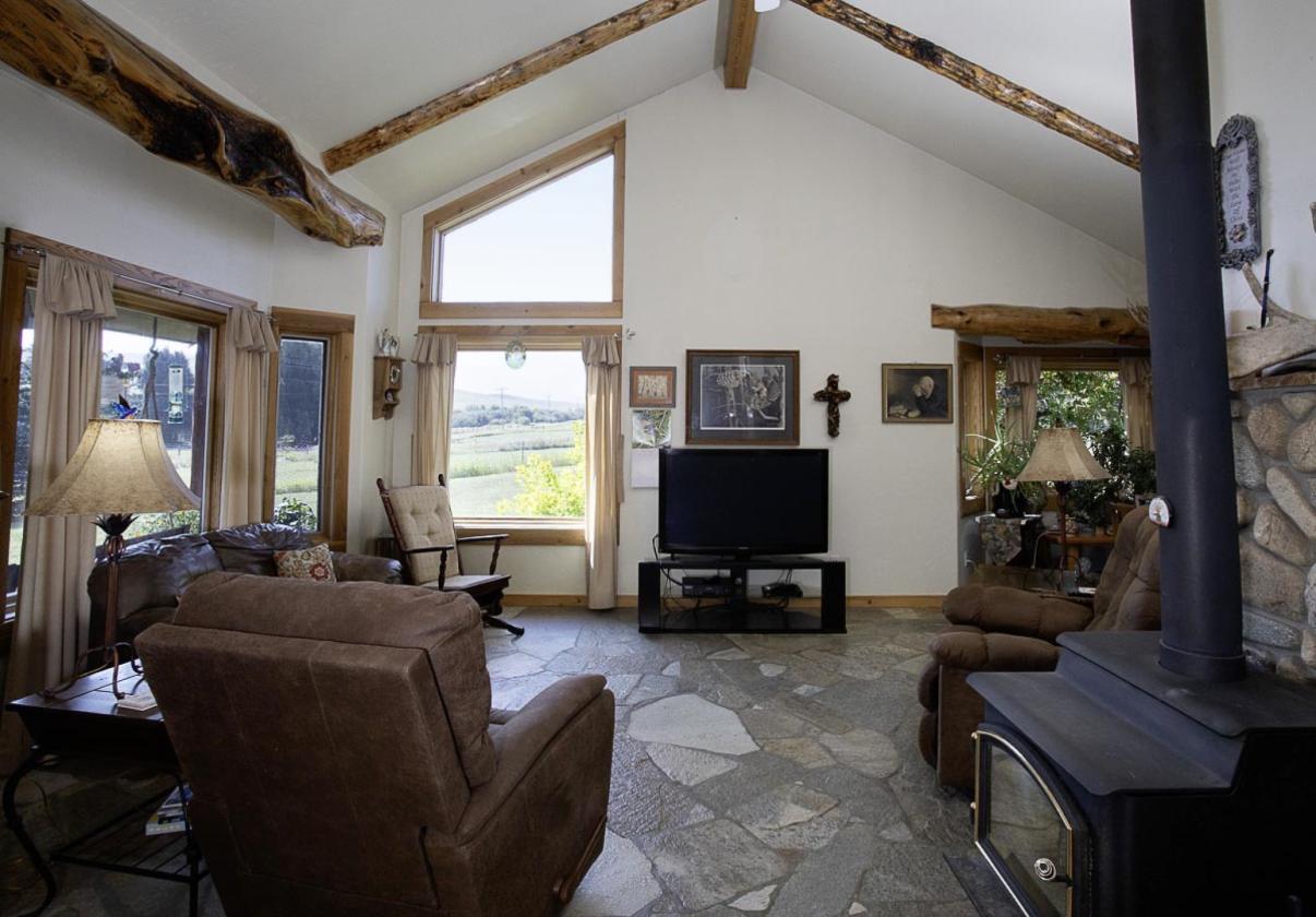 Spectacular Beartooth MTNS View 10-acre Ranchette - photo 11